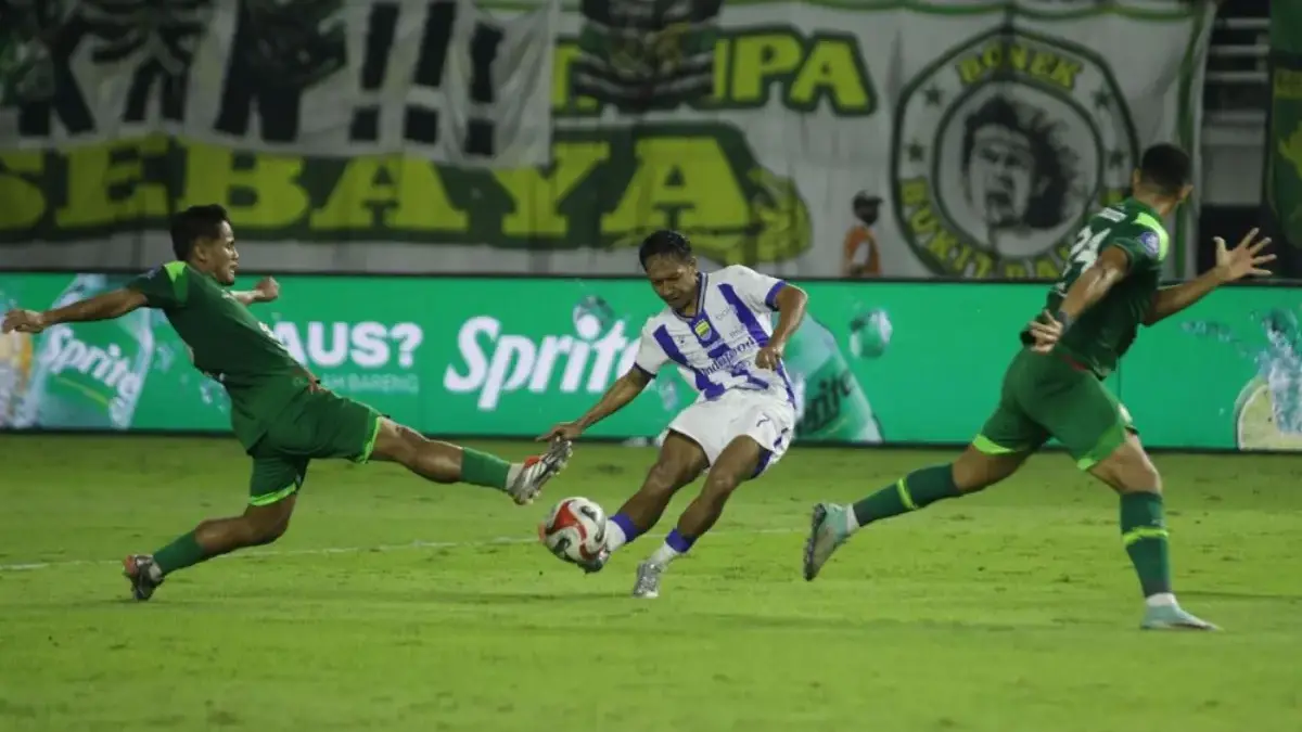 Persib Bandung Tahan Imbang Persebaya Surabaya 2-2, Pangeran Biru Tetap Puncaki Klasemen persib bandung