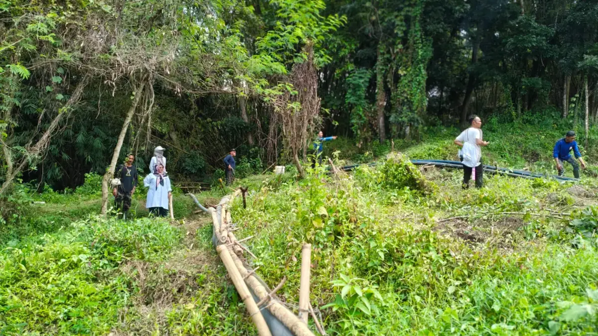 Direktur Utama Perumda Tirta Medal Tinjau Pembangunan Pipa Cadangan di Cioray Gede