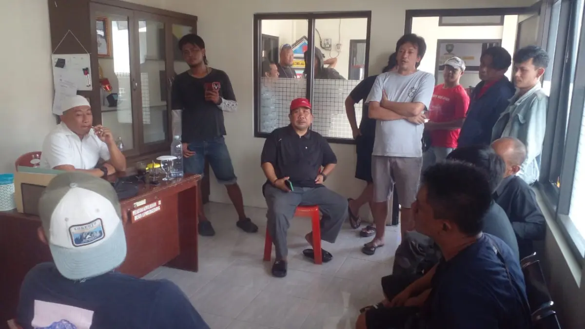 Warga Desa Cimalaka Gruduk Kantor Desa Tuntut Transparansi Pembangunan Pasar Cimalaka (Achmad/Sumeks)