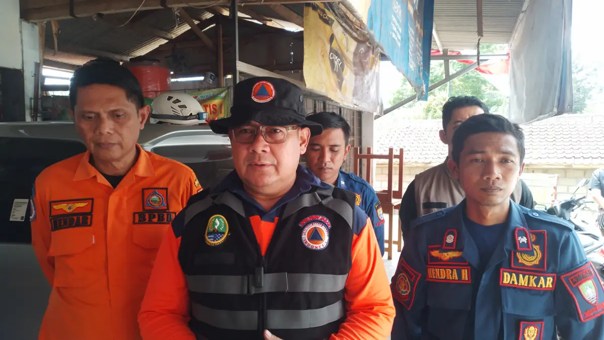 Kepala Pelaksana BPBD Kabupaten Sumedang, Bambang Rianto, mengaku  penanganan longsor Cadas pangeran berlangsu