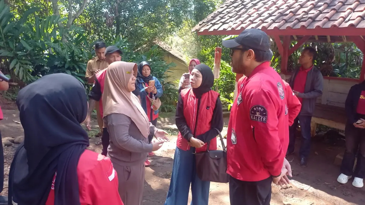 PDI Perjuangan Sumedang Salurkan Bantuan untuk Korban Longsor, Dorong Relokasi Warga PDI Perjuangan Sumedang Salurkan Bantuan untuk Korban Longsor, Dorong Relokasi Warga