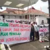 Massa Geruduk PN Sumedang, Desak Transparansi Pencairan Dana Konsinyasi Rp190 Miliar