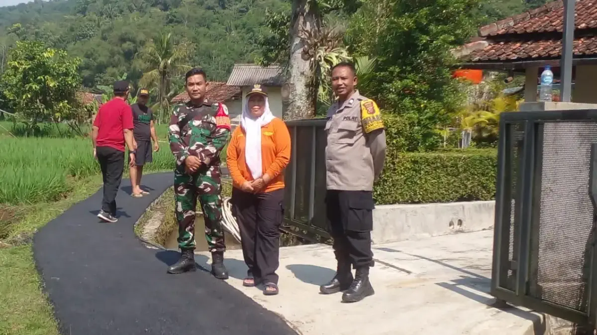 Pemdes Margamekar Hotmix Jalan Lingkungan