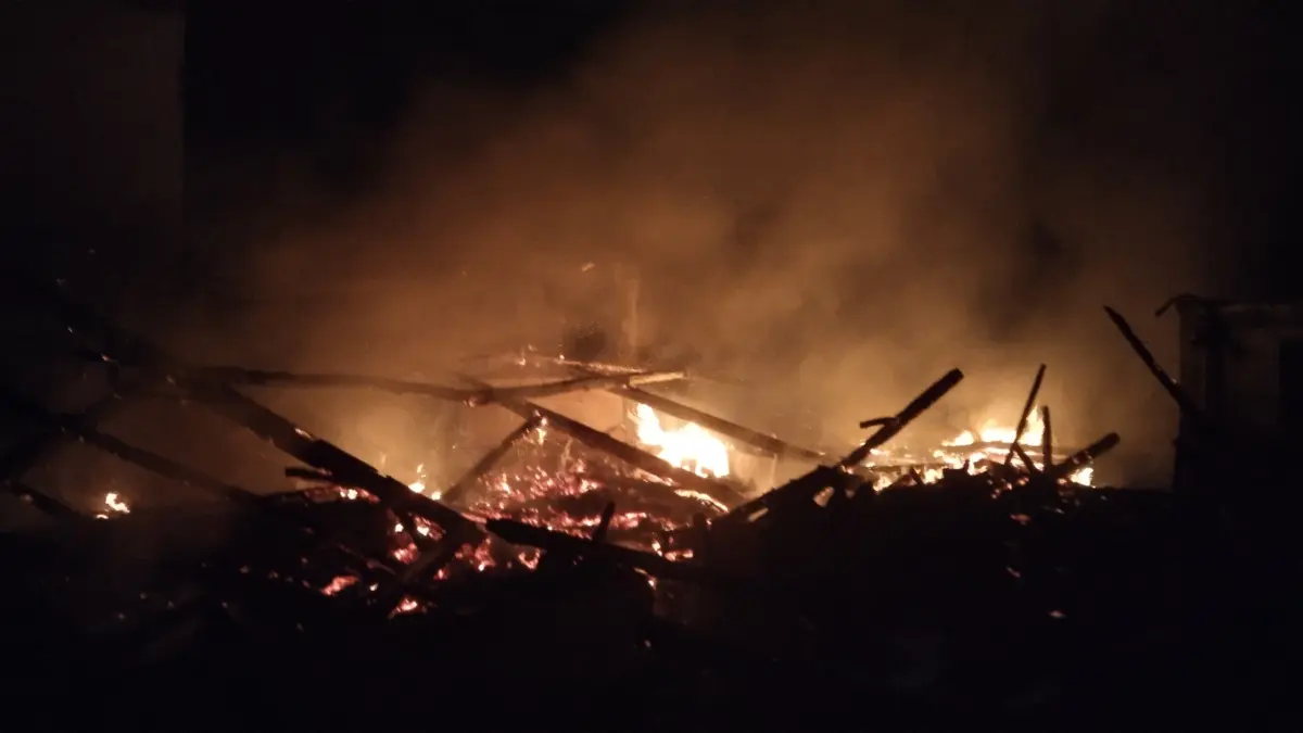 Rumah Ludes Terbakar di Cimanggung, Seorang Warga Dilaporkan Tewas