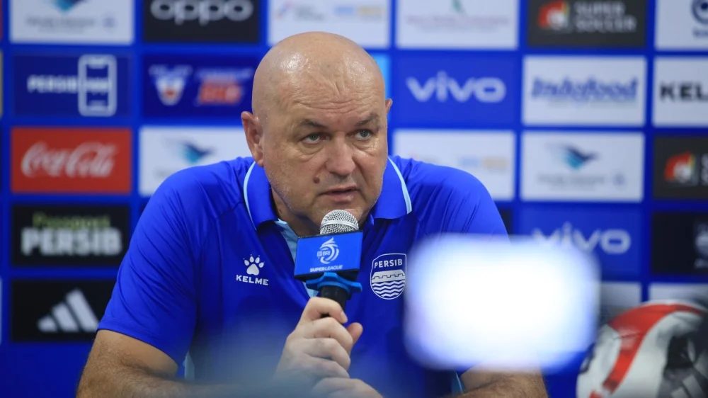 Persib vs Dewa United: Tak Sekadar Duel Puncak dan Peringkat 8, Bojan Hodak Ingatkan Bahaya Tersembunyi Bojan Hodak