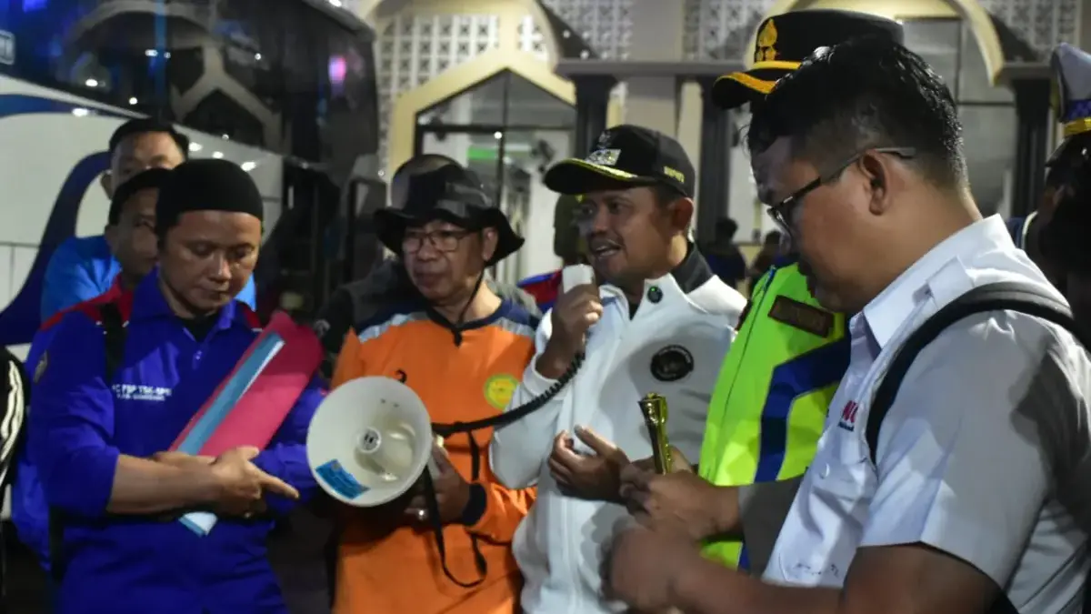 Bupati Sumedang Lepas 1000  Buruh Peserta May Day Fiesta  ke Jakarta