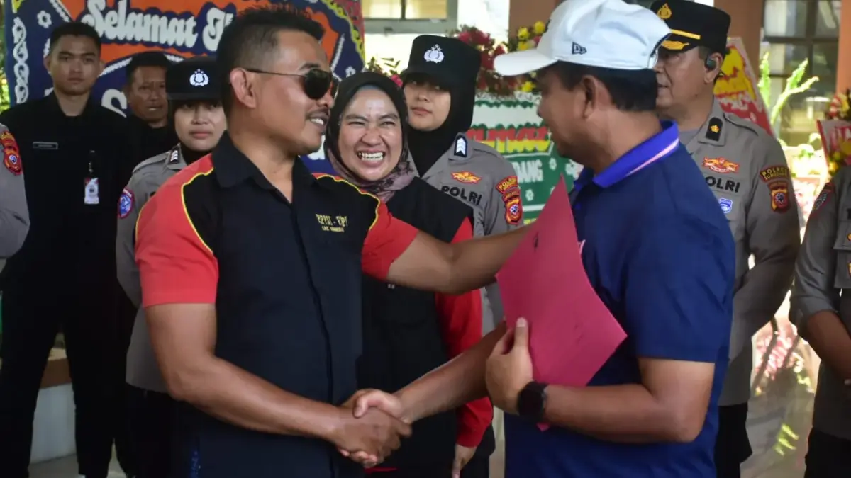 buruh menyampaikan enam tuntutan kepada pemerintah daerah. Sa