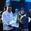 Puluhan Insan Pendidikan Terima Penghargaan di Vidya Caryena III, Bupati Dony: Motivasi Bagi Insan Pendidikan