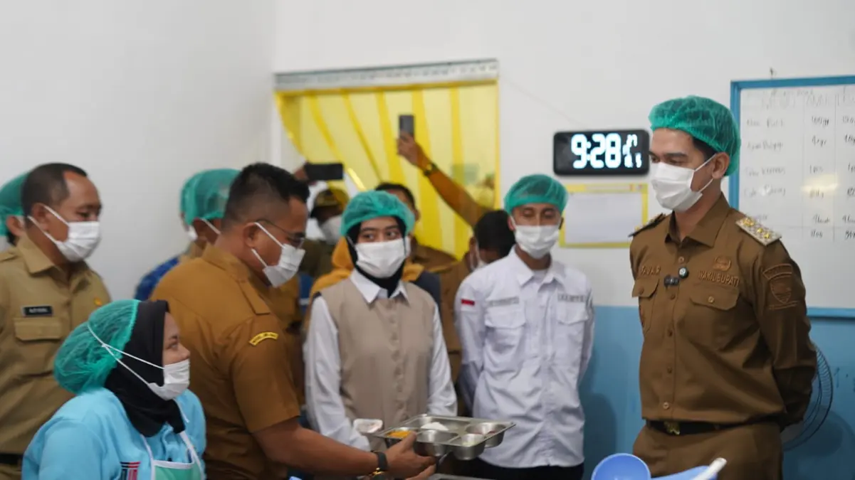 Wabup Fajar Sidak Dua SPPG, Pastikan Kelayakan Dapur MBG Wabup Fajar Sidak Dua SPPG, Pastikan Kelayakan Dapur MBG