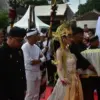 Gubernur Dedi Mulyadi Serahkan Kembali Pusaka Sunda ke Keraton Sumedang Larang