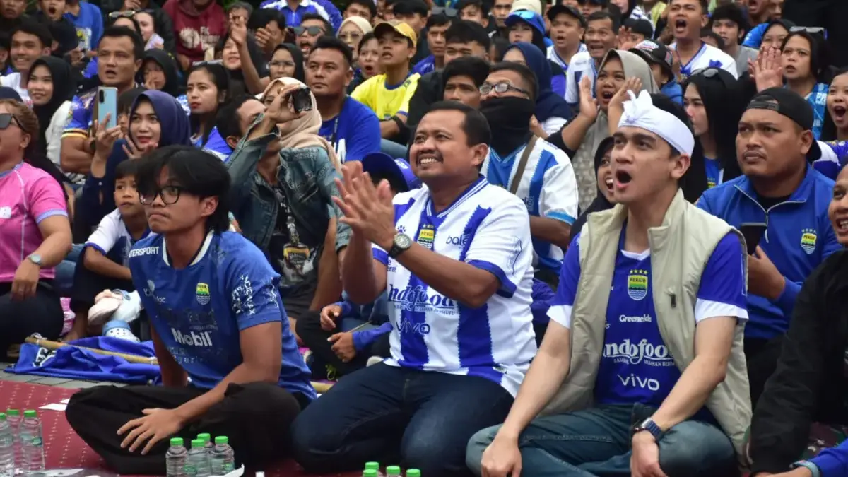 Bupati Dony Nobar Bareng Bobotoh di Sumedang: Persib Menang Hati Senang