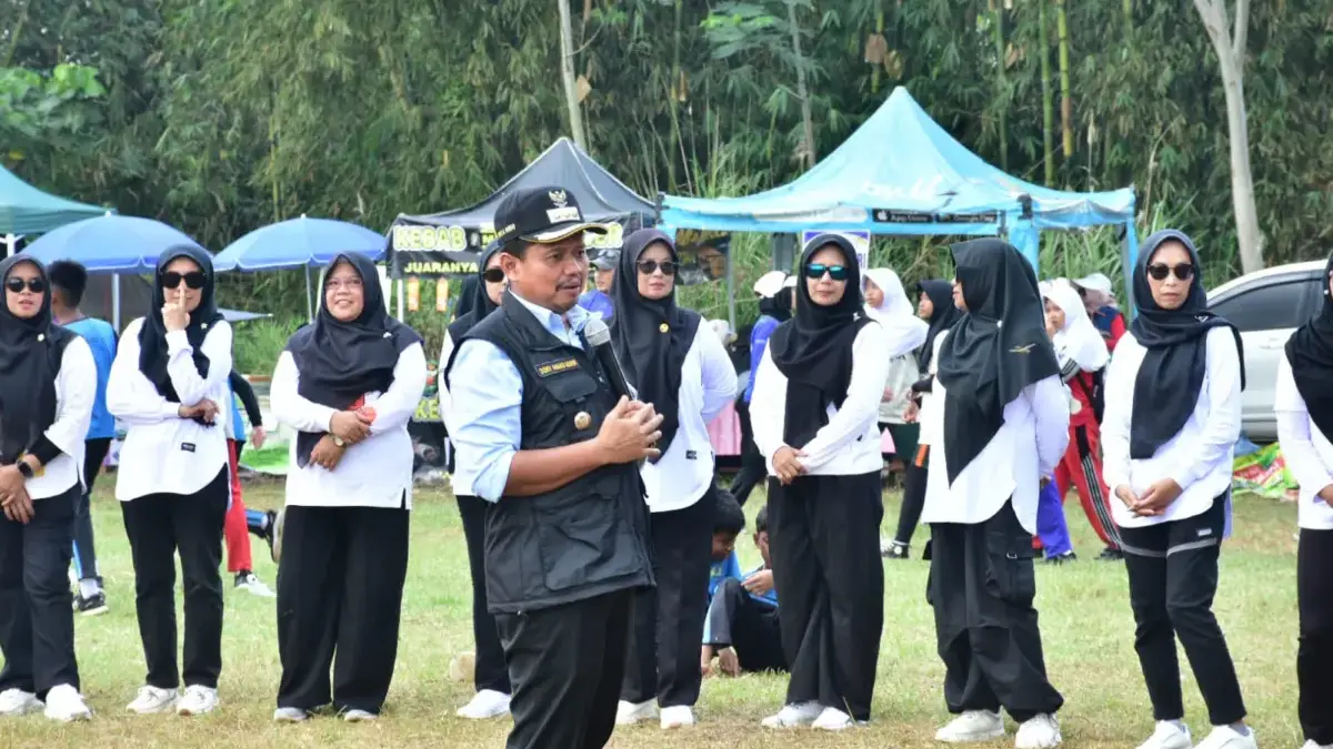 Warga Kompak dan Solid Membangun Kecamatan Cisarua Warga Kompak dan Solid Membangun Kecamatan Cisarua