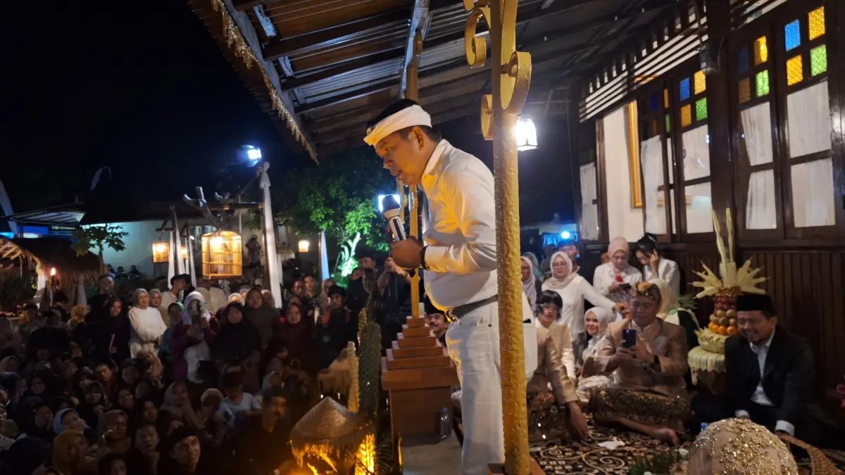 KDM Ajak Warga Cijeler Situraja Kembali Gunakan Rumah Bambu dan Kayu KDM Ajak Warga Cijeler Situraja Kembali Gunakan Rumah Bambu dan Kayu