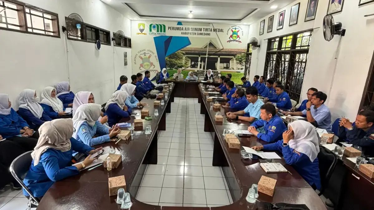 Tingkatkan Pelayanan Publik, Perumda Tirta Medal Gelar Pelatihan Customer Service Excellence