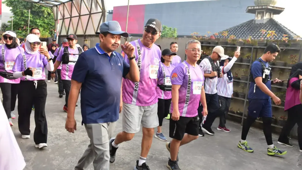 Jalan Kaki Menjadi Gaya Hidup Bersama, Bupati: Kalau Tubuh Sehat, akan Bahagia Menjalani Hidup Bupati Sumedang Dony Ahmad Munir Melepas langsung para peserta Asia Walkfest 2026 Sumedang Walker x Plaza Asia