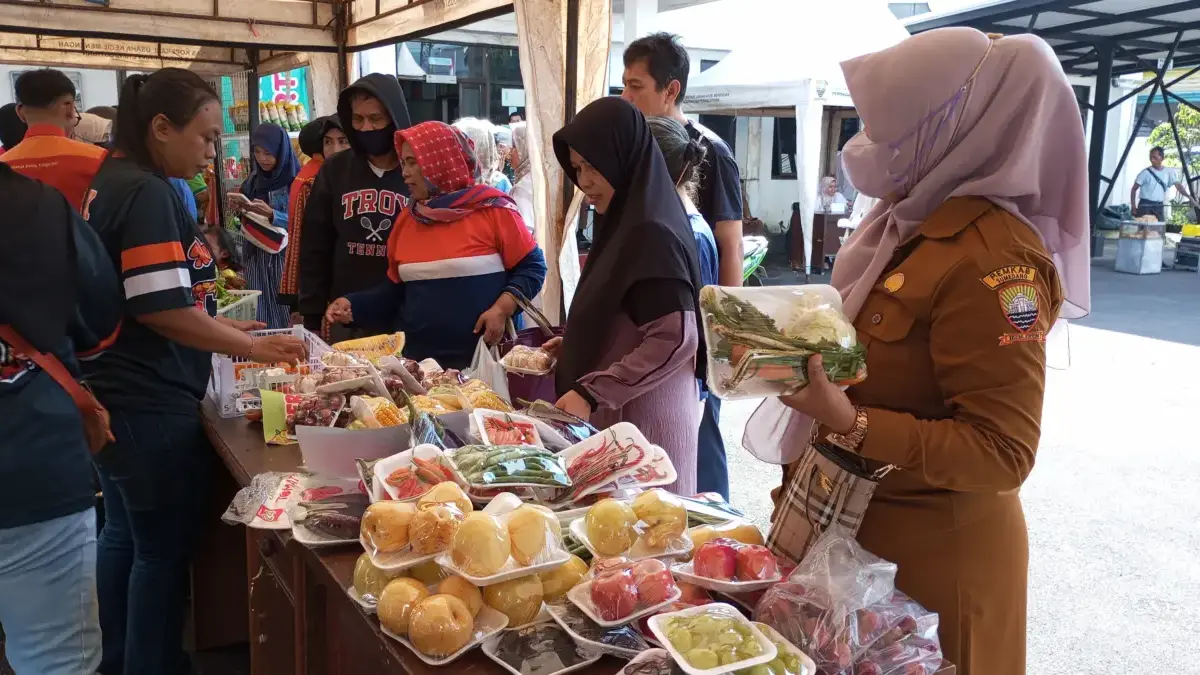 Jelang Iduladha, Diskop UKMPP Sumedang Gelar Pasar Murah untuk Ringankan Beban Warga