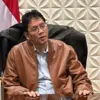 Menkeu Purbaya Dukung Produk Lokal, Tampil Elegan dengan Jaket Kulit Garut