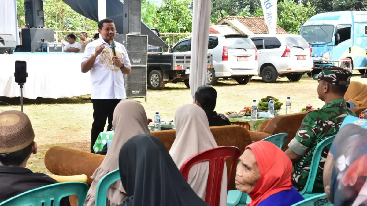Pastikan Warga yang Kesulitan, Tidak Berjalan Sendirian, Bupati Dony: Ikhtiar Kurangi Angka Kemiskinan Pastikan Warga yang Kesulitan, Tidak Berjalan Sendirian, Bupati Dony: Ikhtiar Kurangi Angka Kemiskinan
