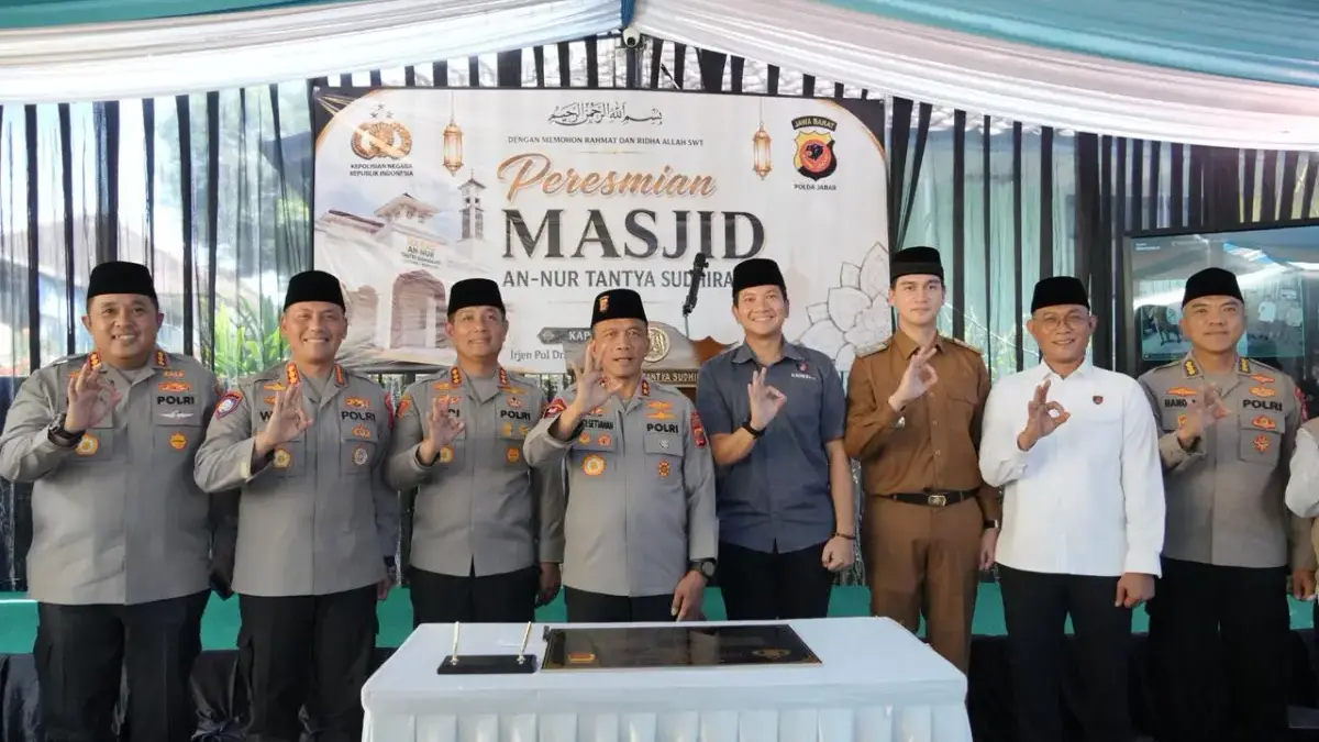 Kapolda Jabar Resmikan Masjid An Nur Tantya Sudhirajati di Buahdua, Simbol Pengabdian untuk Masyarakat Kapolda Jabar Resmikan Masjid An Nur Tantya Sudhirajati di Buahdua, Simbol Pengabdian Alumni Akpol 2003 untuk
