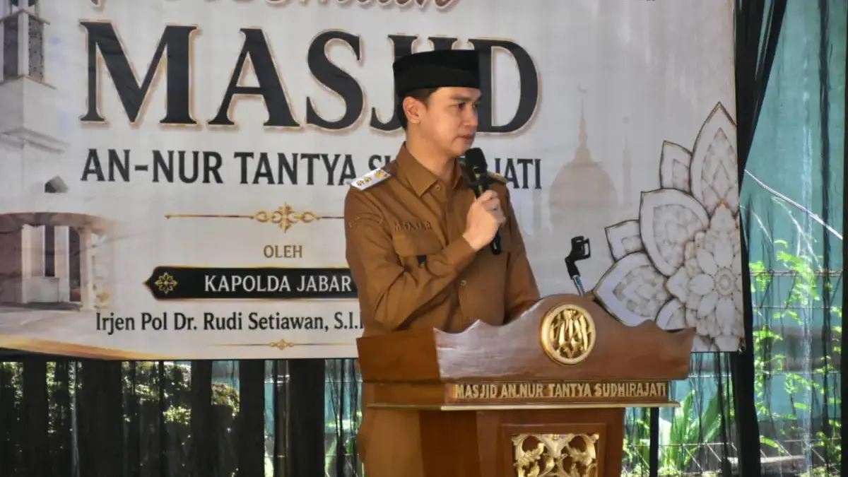 Wakil Bupati Sumedang M. Fajar Aldila mengajak seluruh masyarakat Desa Cibitung, Kecamatan Buahdua, untuk bers