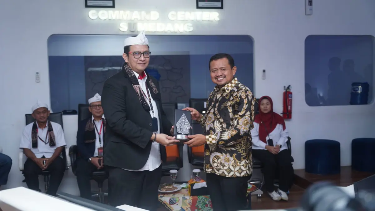 Perkuat Kolaborasi Digital untuk Tingkatkan Pelayanan Publik Pemerintah Kabupaten Sumedang terus mendorong kolaborasi strategis dengan dunia bisnis dalam mendukung percepa