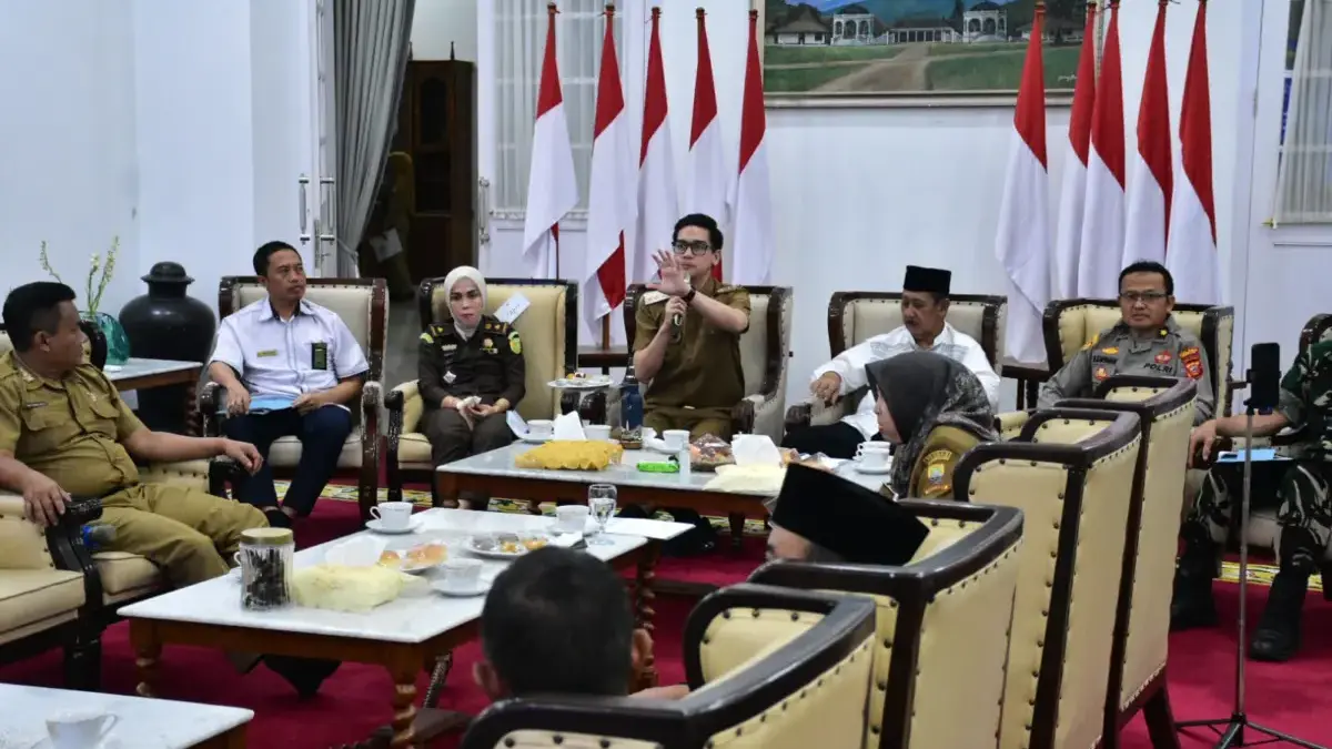 Komoditas Pangan Naik Harga Jelang Idul Adha Pemerintah Kabupaten Sumedang menggelar Rapat Koordinasi Forkopimda dalam rangka High Level Meeting (HLM) Tim