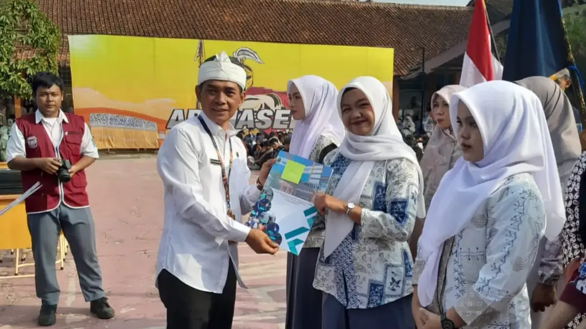 Lulusan SMKN 1 Siap Bersaing Lulusan SMKN 1 Siap Bersaing