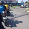 Antrean Pertalite Warga Rela Menunggu Demi Hemat Pengeluaran