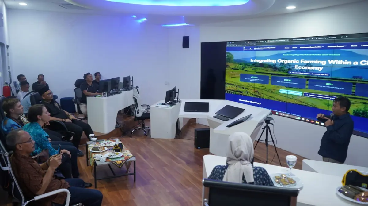 Dubes Estonia Kunjungi PPS Sumedang, Apresiasi Transformasi Digital dan Inovasi Tata Kelola Pemerintahan Pemerintah Kabupaten Sumedang menerima kunjungan kehormatan Duta Besar Estonia untuk Indonesia H. E Veikko Kal