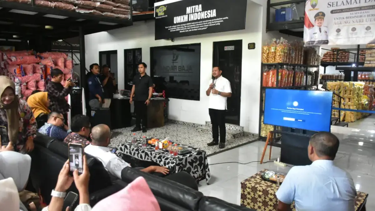 Bupati Dony Perkuat Jejaring UMKM Sumedang, Gandeng Swasta untuk Perluas Pasar Produk Lokal Bupati Dony Perkuat Jejaring UMKM Sumedang, Gandeng Swasta untuk Perluas Pasar Produk Lokal