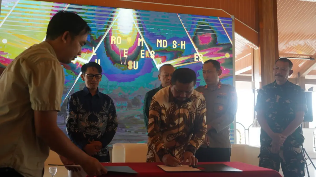Bupati Dony: BUMDes Harus Jadi Lokomotif Pertumbuhan Ekonomi Desa Berbasis Digital dan Ekspor Bupati Sumedang, Dony Ahmad Munir, membuka kegiatan Pendampingan dan Pengembangan Ekonomi Desa Berbasis BUMDes