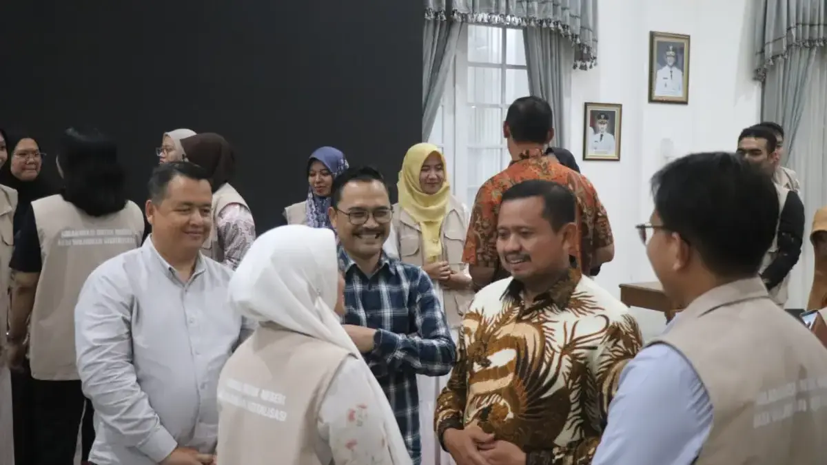 Bupati Dony: Alumni Pejuang Digital Tinggalkan Jejak Sejarah bagi Kemajuan Pendidikan Sumedang Bupati Sumedang H. Dony Ahmad Munir menghadiri kegiatan Dialog dan Refleksi Pelaksanaan Program Alumni Pejuang