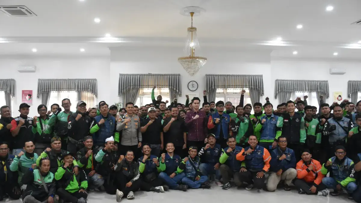 Bupati Dony Perkuat Sinergi dengan Komunitas Ojek Online Sumedang Bupati Dony Perkuat Sinergi dengan Komunitas Ojek Online Sumedang