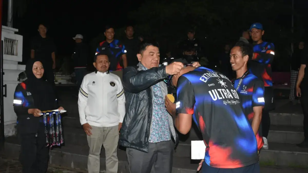 Adam Pramaditya Catat Waktu Tercepat 10 Jam Jalan Kaki Sumedang-Garut Adam Pramaditya Catat Waktu Tercepat 10 Jam Jalan Kaki Sumedang-Garut