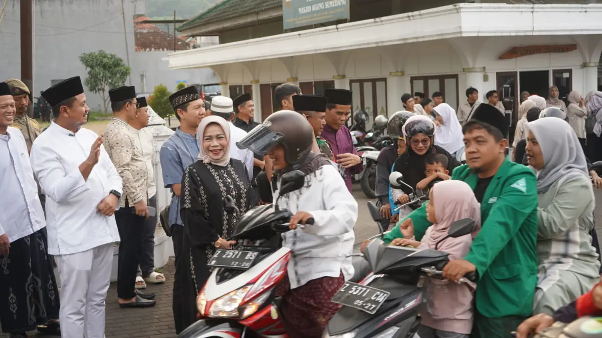 Bupati Dony Ajak Masyarakat Jadikan Tahun Baru Hijriah Momentum Perubahan dan Perbaikan Diri Bupati Dony Ajak Masyarakat Jadikan Tahun Baru Hijriah Momentum Perubahan dan Perbaikan Diri