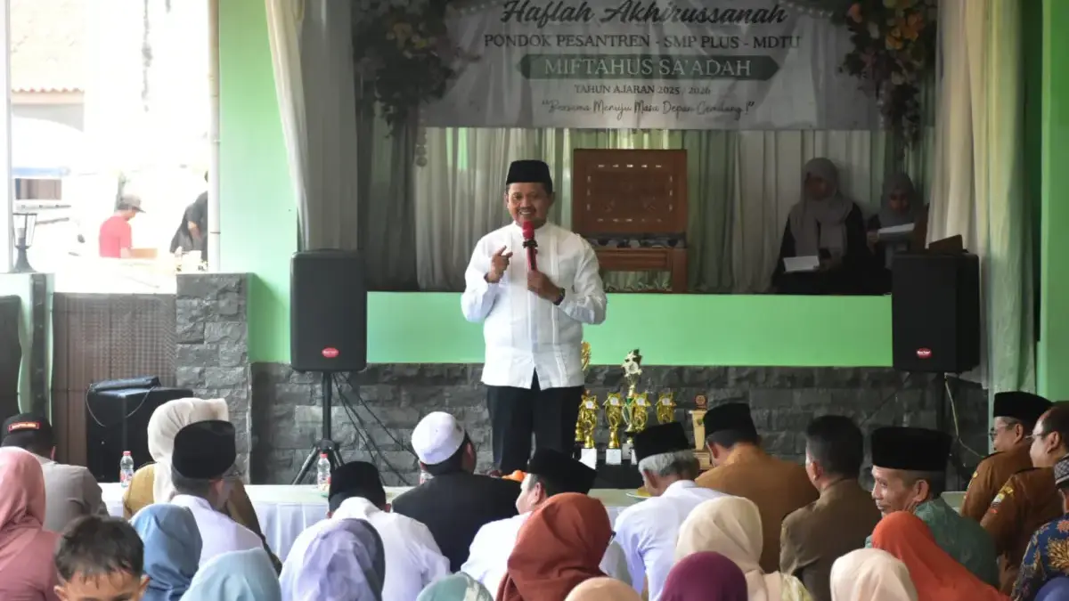 Bupati Dony Apresiasi Kemandirian Pondok Pesantren Miftahus Sa’adah dalam Membangun Pendidikan Umat Bupati Dony Apresiasi Kemandirian Pondok Pesantren Miftahus Sa’adah dalam Membangun Pendidikan Umat