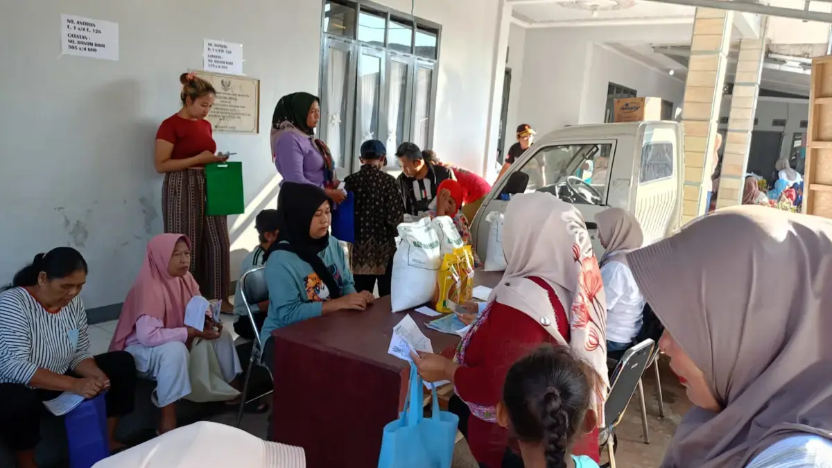 609 Warga Galudra Terima Bantuan Pangan Bansos