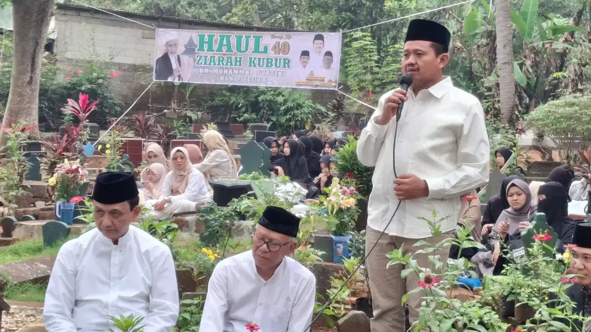 Mama Syatibi juga dipercaya menjadi Imam Masjid Agung Sumedang pada Tahun 1925 sampai menjelang wafatnya di ta