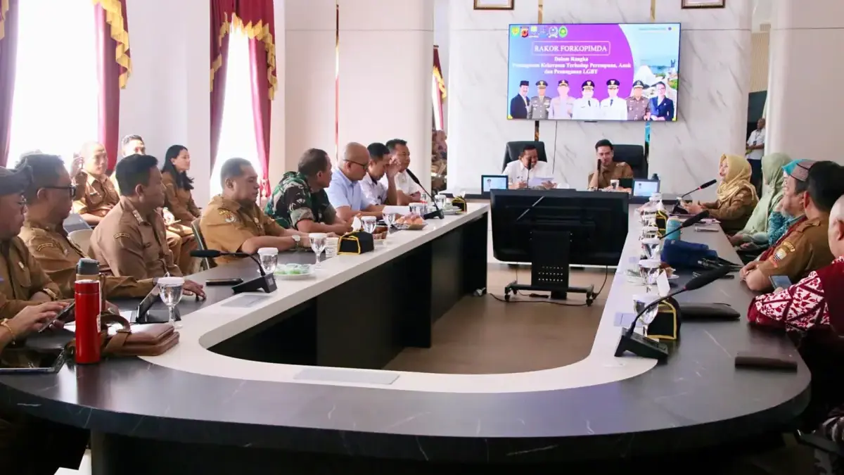 Rapat Koordinasi Penertiban PKL dan Bangunan Liar yang dipimpin Wakil Bupati Sumedang M. Fajar Aldila di Ruang