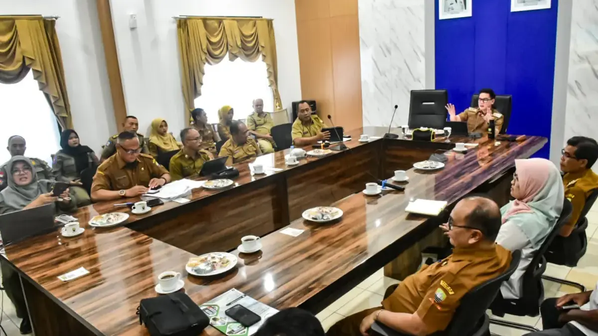 Rapat Koordinasi Penertiban PKL dan Bangunan Liar yang dipimpin Wakil Bupati Sumedang M. Fajar Aldila di Ruang