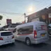 Shuttle Ngetem di Bahu Jalan, Arus Lalu Lintas Jatinangor Kerap Tersendat