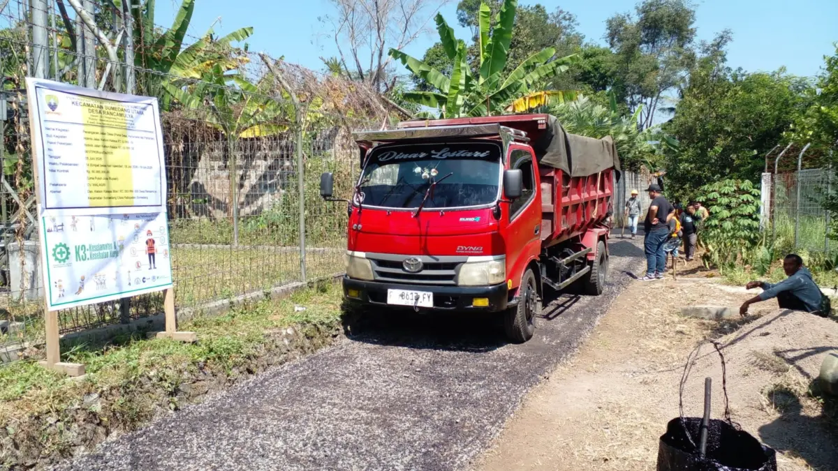 Pemdes Rancamulya Hotmix Jalan Desa untuk Tingkatkan Akses dan Perekonomian Warga Pemdes Rancamulya Hotmix Jalan Desa untuk Tingkatkan Akses dan Perekonomian Warga
