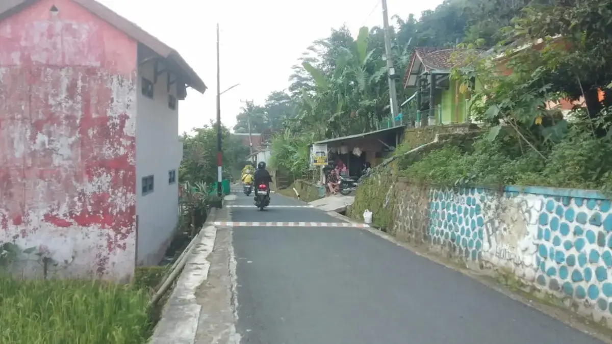 Keselamatan Warga Jadi Prioritas, Desa Cipanas Perbanyak Polisi Tidur