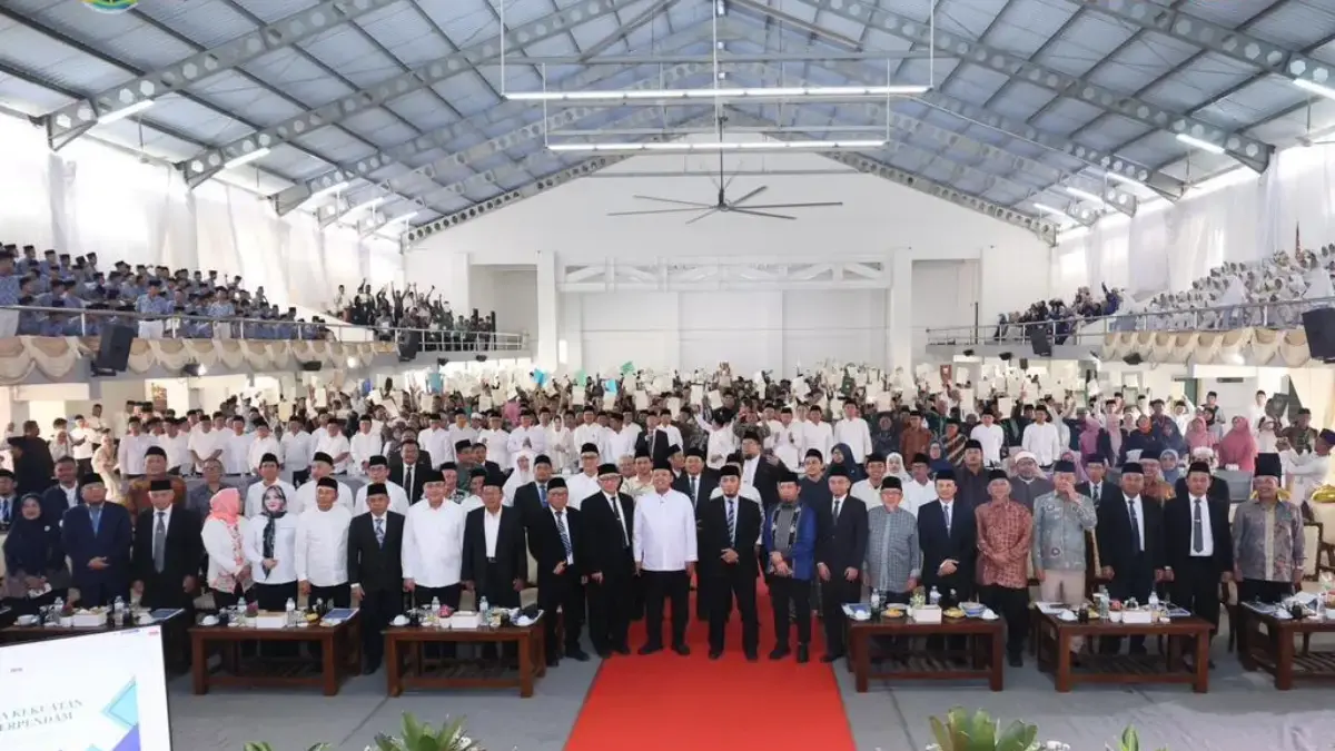 Mentri Nusron Serahkan 1000 Lebih Sertifikat Tanah Wakaf Dalam ICOP 2026 Mentri Nusron Serahkan 1000 Lebih Sertifikat Tanah Wakaf Dalam ICOP 2026 .
