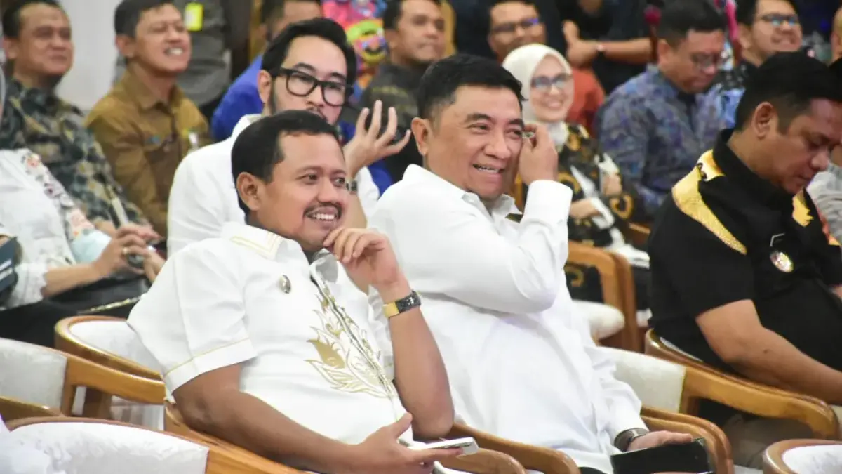 Bupati Dony: Sinergi dengan Kejaksaan Kunci Tata Kelola Pemerintahan yang Baik Bupati Sumedang H. Dony Ahmad Munir menghadiri acara Lepas Sambut Kepala Kejaksaan Tinggi Jawa Barat di Bale G