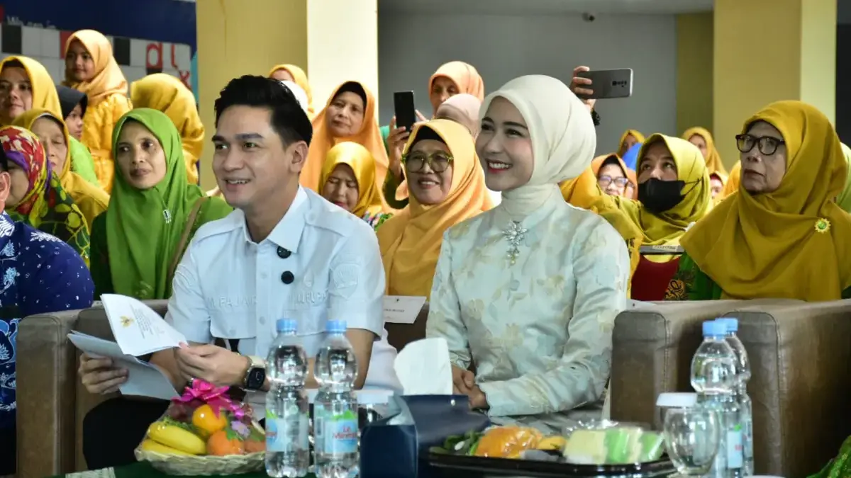 Wakil Bupati Sumedang M Fajar Aldila didampingi Wakil Ketua TP PKK Astria Dita Oktavia Menghadiri Milad Aisyiy