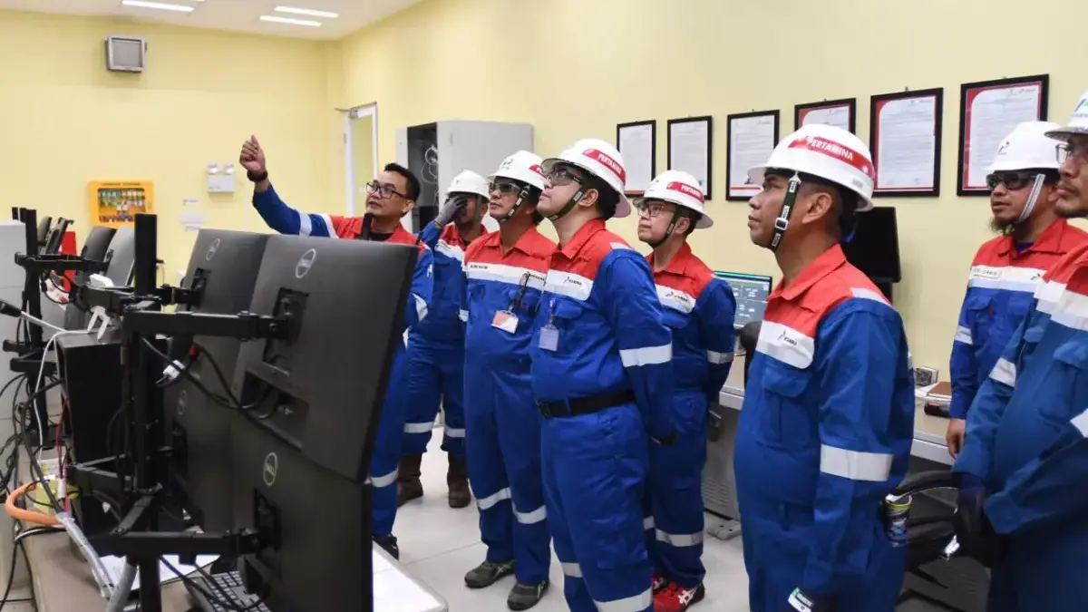 Perkuat Ketahanan Energi, Wadirut Pertamina Tekankan Urgensi Kolaborasi Lintas Bisnis Wakil Direktur Utama Pertamina Oki Muraza bersama Direktur Utama Pertamina EP Regional Jawa Rachmat Hidajat da