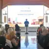 Bupati Sumedang Dony Ahmad Munir memberikan arahan dan motivasi kepada para petugas Pendataan Sensus Ekonomi 2