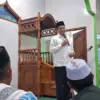 Bupati Sumedang H. Dony Ahmad Munir menghadiri Shalat Subuh Berjamaah  di Masjid Asy Syuhada, Dusun Cilembu,