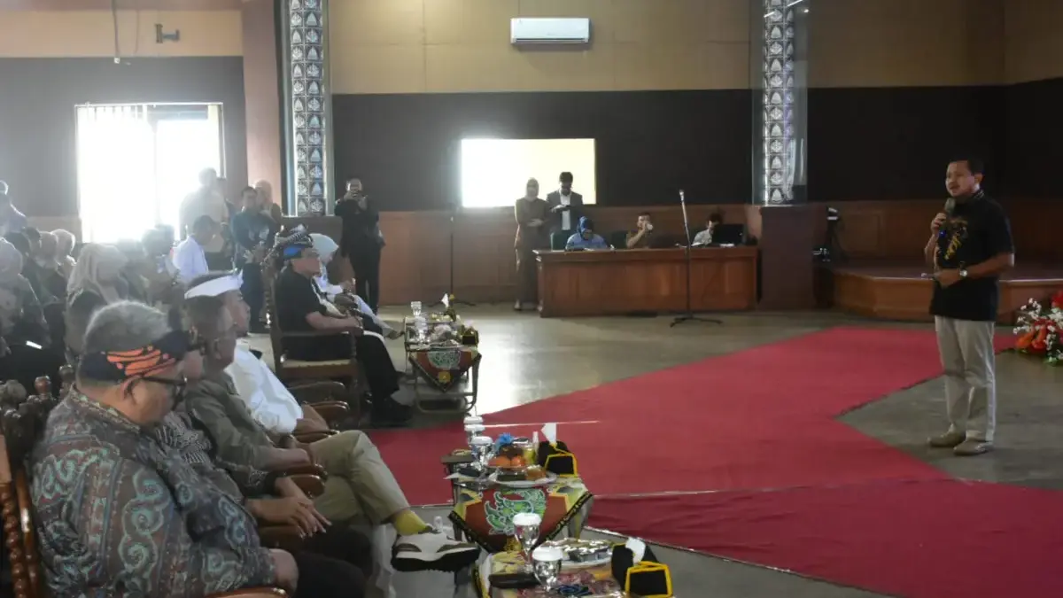 Digitalisasi, Budaya dan Investasi Jadi Pilar Utama Pertumbuhan Ekonomi di Sumedang Bupati Sumedang Dony Ahmad Munir menegaskan bahwa Kabupaten Sumedang memiliki fondasi yang kuat untuk menjadi